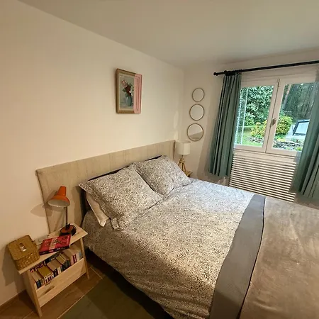 Habitación en casa particular Pour 2 Personnes, Cuisine Equipee, Piscine, Foret, Escalade